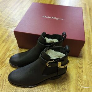 新品未使用 公式店舗購入 フェラガモ ガンチーニアンクルブーツ 本革 箱付き ショートブーツ