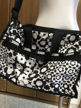 レスポートサック LESPORTSAC ボストンバッグ - レスポナイロン 黒×白 花柄/2way/本体ロックなし バッグ_画像2