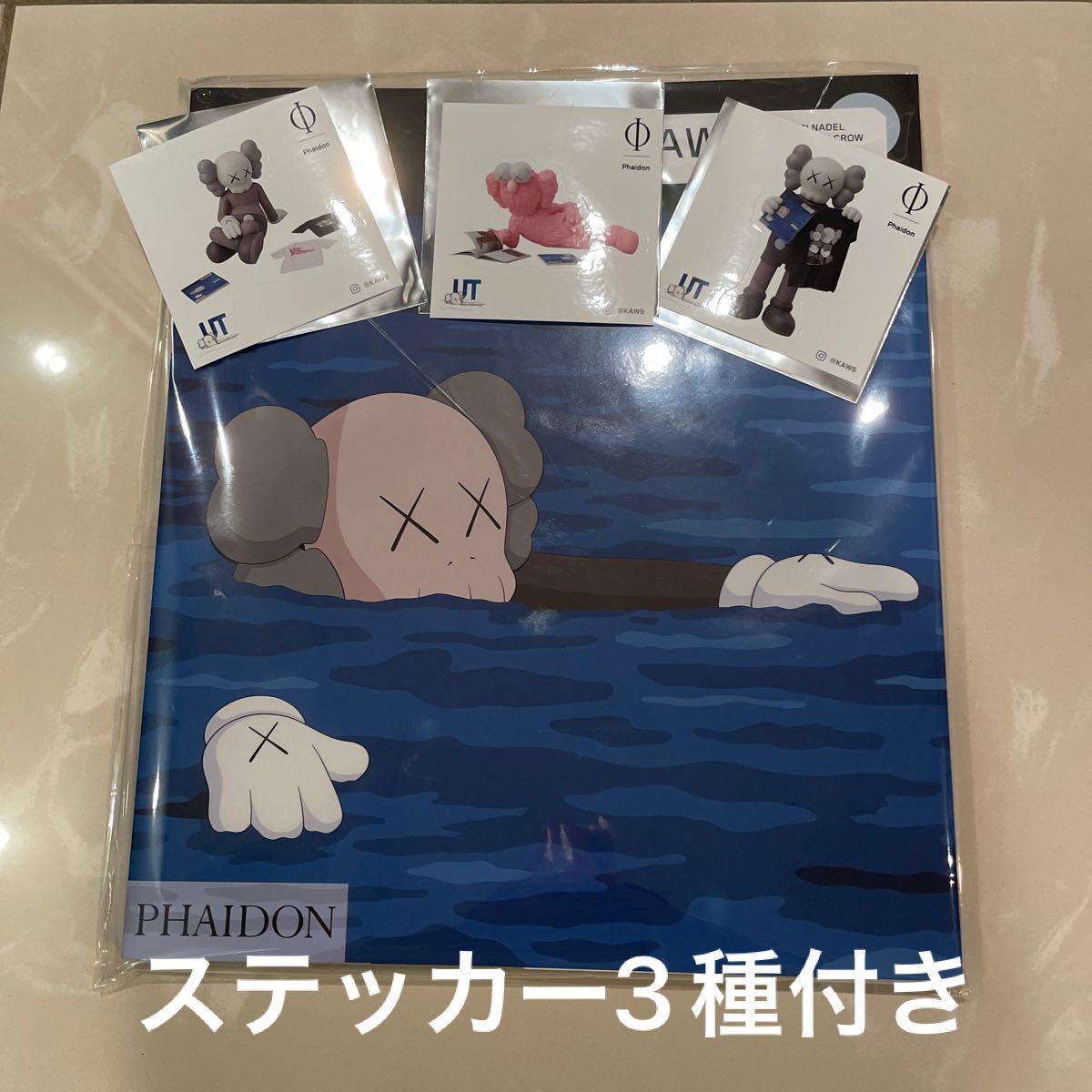 kaws アートブック ユニクロコラボ ノベルティ付き|PayPayフリマ