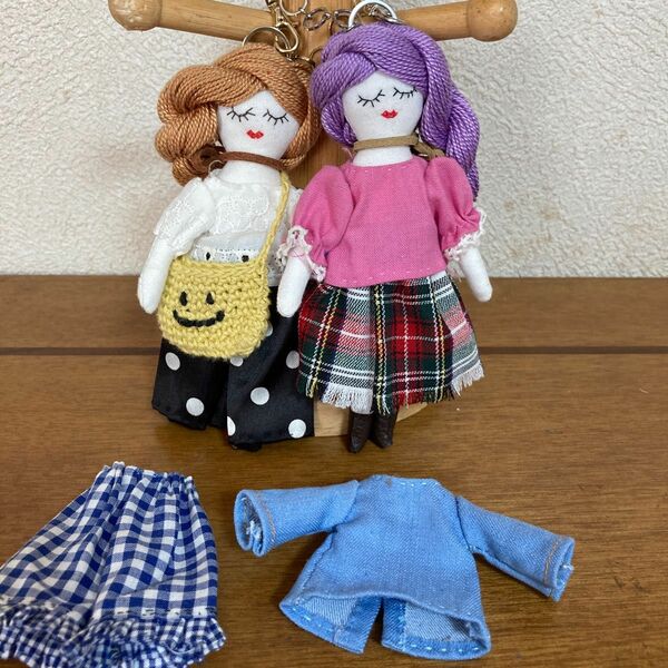 ルルベちゃん参考に　ルルベちゃん風ストラップ人形2点セット　着せ替えパンツ、ブラウス付き　ハンドメイド品