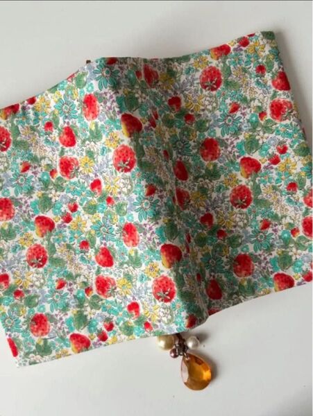【 文庫本 】ブックカバー ハンドメイド 苺 花柄