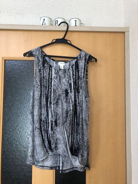お値下げ H&M ノースリーブカットソー スネーク柄