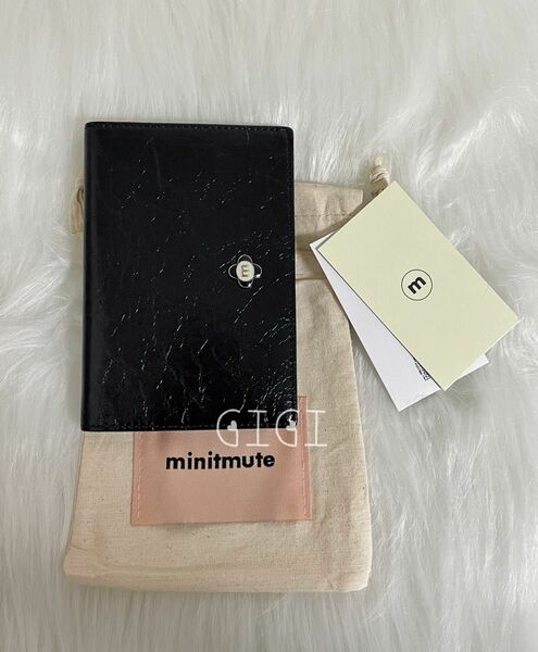 未使用　ミニミュート minitmute パスポートケース パスケース 黒