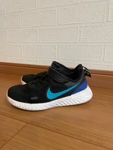 NIKE スニーカー黒　17cm