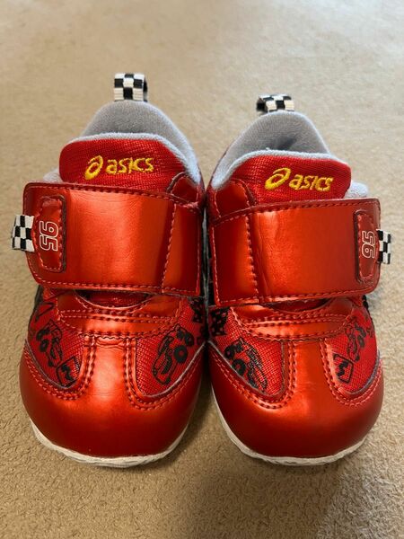 asics カーズスニーカー 13cm