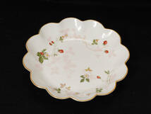 WEDGWOOD　ウェッジウッド　ワイルドストロベリー　ペタルトレイ　花びら型　皿　直径約24cm_画像1