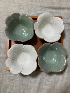 木製トレイとお皿セットクローバー緑白花柄4個セット小鉢四葉グリーン　ホワイトトレー小鉢ペア
