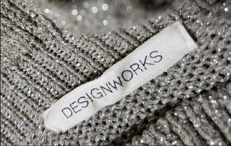 美品 定価3.3万 DESIGNWORKS ラメ衿フリルプルオーバーニット シルバー デザインワークス 美品 定価3.3万 DESIGNWORKS ラメ衿フリルプルオーバーニット シルバー デザインワークス