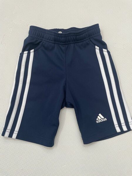 adidas ハーフパンツ