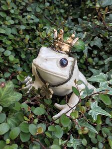 ガーデンオーナメント♪王冠カエル　カエルの王様　かえるの置物 　縁起物　インテリアにも