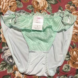  green frill race shorts L size tag equipped 