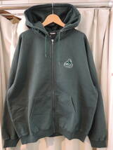 X-LARGE XLARGE エクストララージ BACKSIDE SLANTED OG ZIP HOODED SWEATSHIRT グリーン XLサイズ 人気商品 _画像2