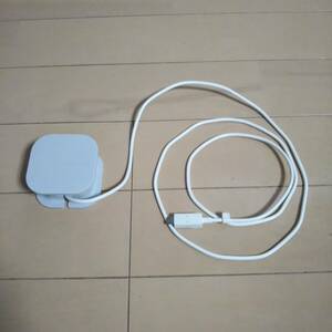 *[NTT DoCoMo ] portable AC adapter 01 Kuruko white *