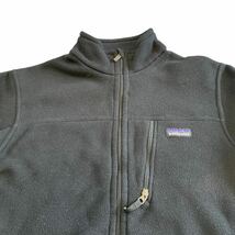 2009年製 patagonia フリース ジャケット L ブラック フルジップ パーカー ロゴ アウトドア パタゴニア 25095_画像2