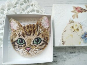 刺繍ブローチ ハンドメイド 手刺繍 ねこ刺繍ブローチ 人気雑貨 可愛いチープな箱入り 子猫 手作り