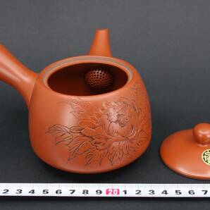 4735 新品未使用 常滑焼 朱泥 光悦 中野光悦 牡丹彫 急須 茶注 煎茶道具 栞付の画像3