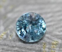 SKR 7 即決　送料無料　ブルージルコン ラウンドファセット 1.150ct　【天然石】_画像3