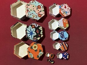 ｃ〇**　いせ辰　江戸名物　六角形 箱　箱付き サイズ約7.5×8×3㎝　民芸品　おみやげ　飾り　/　B23上