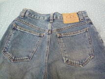 ★　レディース　C・A・T Jeans　デニム　ハーフパンツ　裾カットフリンジ　（ W ６４ ）_画像3