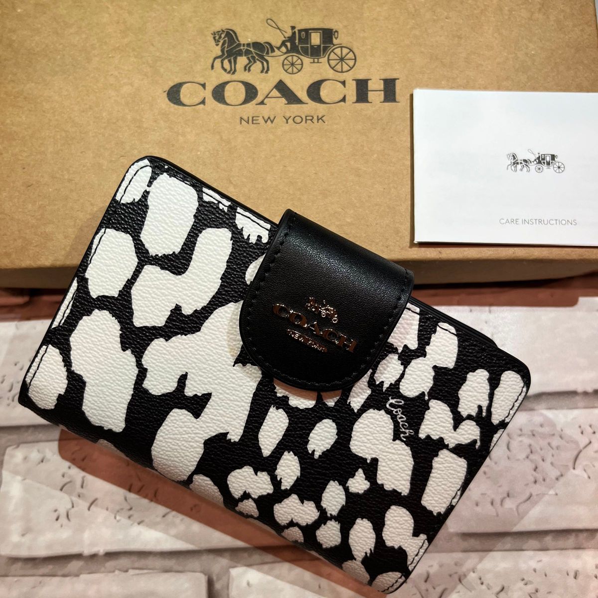 COACH コーチ エナメルブルー 二つ折り ミディアムウォレット｜PayPay