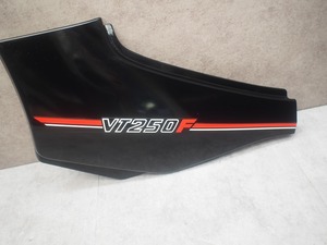 ホンダ　VT250F　純正　サイドカバー　左　83700-KE8A-0100　割れ無し、美品