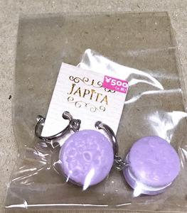 JAPITA イヤリング パープル 紫 マカロン コスプレ ロゴ フェイクピアス お菓子 モチーフ 可愛い コスプレ