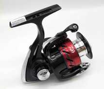 3000番DAIWA ダイワ リール スピニングリール 海外モデル 日本未発売 左右ハンドル 巻きやすい 新品 世界中で大人気 国内発送 カラーレッド_画像6