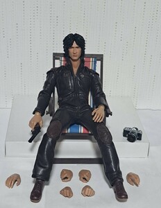 1/6 松田優作似 蘇る金狼風 カスタム フィギュア 血のり拳銃 手交換パーツ カメラ 折りたたみ式 椅子 フルセット [画像全て出品物です]