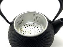 7051★1円～ 現状品 岩鋳 鉄瓶 茶道 茶道具 金属工芸品 茶器 急須 鉄器 アンティーク 昭和レトロ 煎茶道具 金属工芸 直径10cm 最大幅13cm _画像6