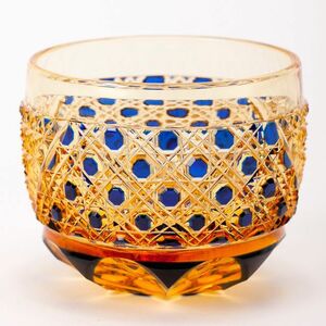 送料無料江戸切子アンバークリスタルぐい呑み（瑠璃）麻の葉デザイン 伝統工芸品 冷酒グラス ぐい呑（156）