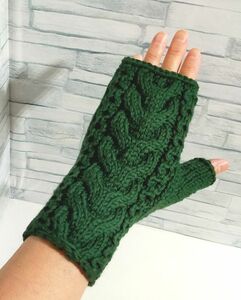 ハンドウォーマー　くすみ緑21　アラン模様　ウール100%　編み物　手編み