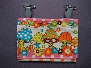  hand made * movement pocket tissue case cover * clip attaching!* retro pop .. . mushrooms * pink * girl * go in . go in . preparation 