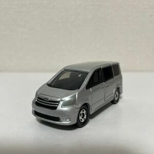 ☆トミカ NO.98 トヨタ ノア ☆ 絶版 中国製 中古 外箱なし☆ TOYOTA NOAH ☆ 70系