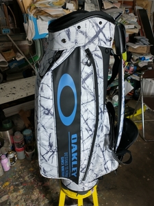 Bg Golf Bag 13.0 921568JP-10K（ホワイトストームプリント）　オークリー　OAKLEY　キャディバック　ゴルフ　中古　美品