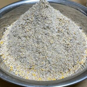 鯉釣り餌 BASICボイリー粉（プレーンタイプ）大量2kg入り 味付け自在 15㎜ボイリーを約1000個作れます 送料無料