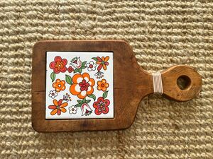  Vintage ** 1970s. flower. tile cutting board vintage cutting board