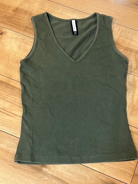 FOREVER21 タンクトップ カットソー カーキ S