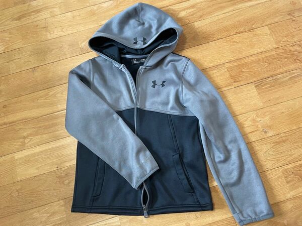 パーカー　under armor 140センチ