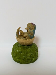 恐竜　キョウリュウ　きょうりゅう　フィギュア　人形　置物　たまご　タマゴ　ペットボトルキャップ