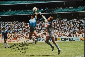 *tiego*ma Rado na autograph autograph photograph / photo soccer player Argentina representative na poly-. king Barcelona god. hand 5 person pulling out 