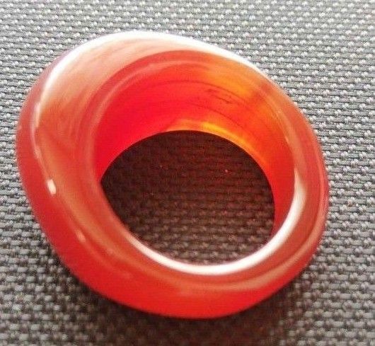 中国骨董大きめ最高級天然紅瑪瑙(メノウ)指輪、大変縁起の良い物です古くから邪気を払い、福を呼びよせ運気を上げる、大変縁起の良い物