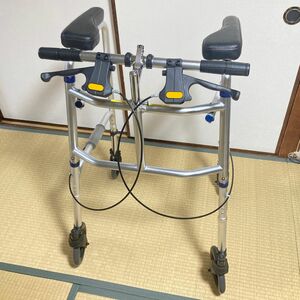 折りたたみ歩行器