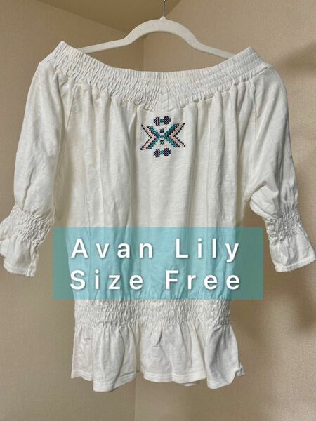 AVAN LILY トップス