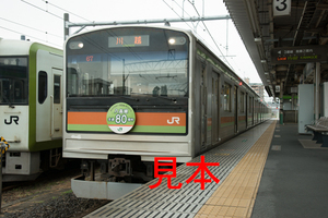鉄道写真データ（JPEG）、00388567、205系（83編成）八高線全通80周年ヘッドマーク（雨天）、JR川越線、高麗川駅、2014.10.23（7360×4912