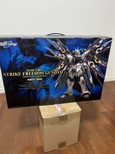 PGストライクフリーダムガンダム 未組立品