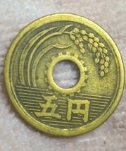 昭和24年5円、なか円周下と、上部円周が、上位で一緒に成っているコイン。ゆ_画像3