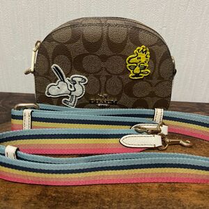 コーチ　coach COACH×peanuts　ミニセレナサッチェルシグネチャーウィズヴーシティー　スヌーピー 