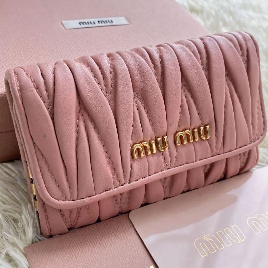 ヤフオク! -「ミュウミュウ miumiu マトラッセ」の落札相場・落札価格