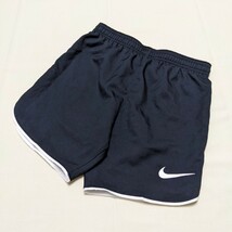 +AW15 NIKE ナイキ 子供 キッズ XS 120 130 男の子 女の子 男女兼用 ハーフパンツ ショートパンツ 黒 薄手 スポーツ ウェア トレーニング_画像1