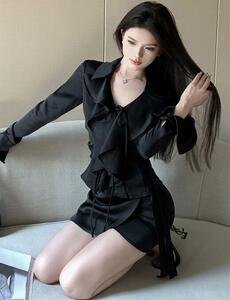 745　スカートスーツladiesレディース　◇　綺麗めシルエット　sexy【魅惑Style】◇ミニ丈　　２点セット　　つるつる　　　ブラック